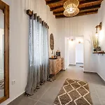 Yria Traditional House Semesterbostad *