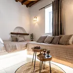 Yria Traditional House Semesterbostad