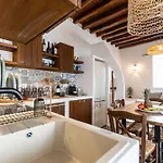 Semesterbostad Yria Traditional House