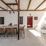Semesterbostad Yria Traditional House Vívlos