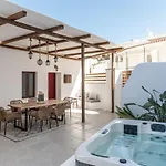 Yria Traditional House Semesterbostad