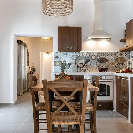 Yria Traditional House بيت للعطل *