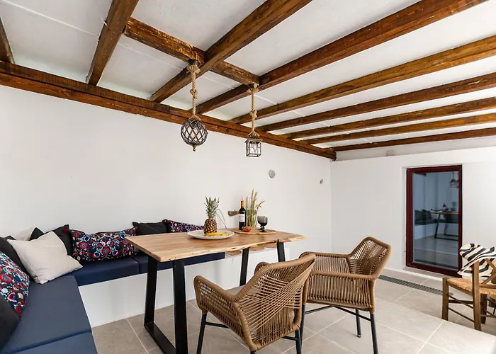 בית נופש Yria Traditional House